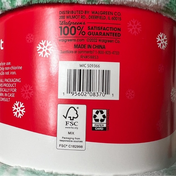 NWT Pet Shoppe Green and White Blanket & Toy Bone with Squeaker Set - Picture 7 of 10